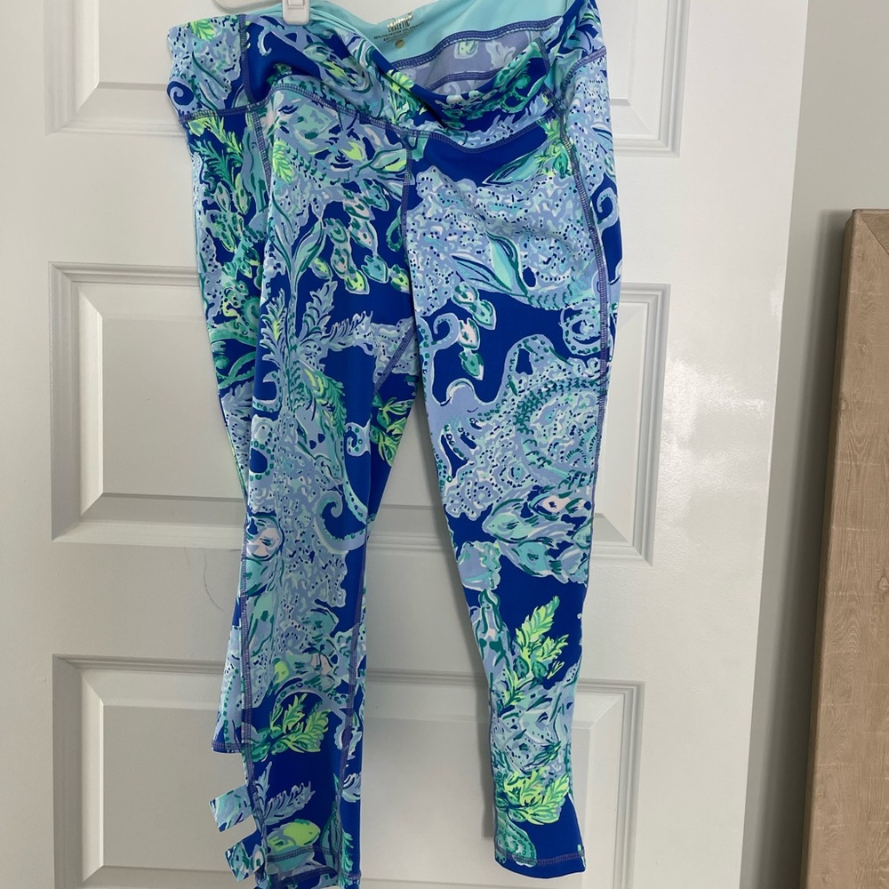 Lilly Pulitzer Luxletic 7/8 length leggings with side detail size xlarge
